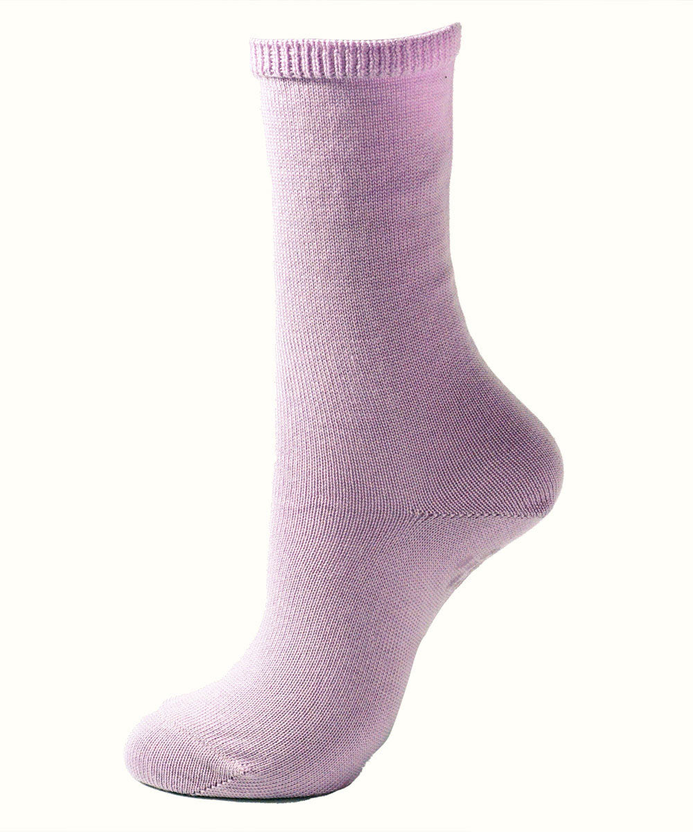 Loose fitting socks with anti-slip