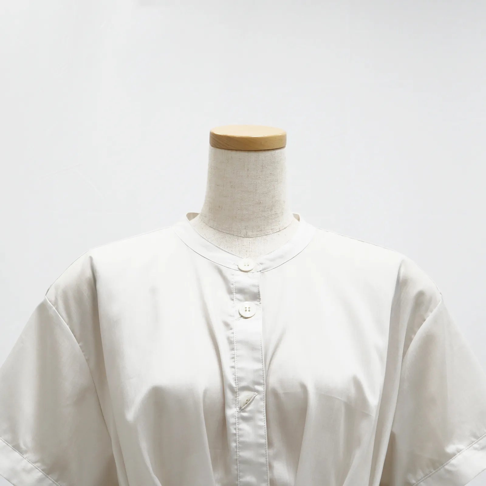 【日本製・接触冷感＆吸水速乾で汗ばむ夏の日にも心地よく】タックドレープブラウス