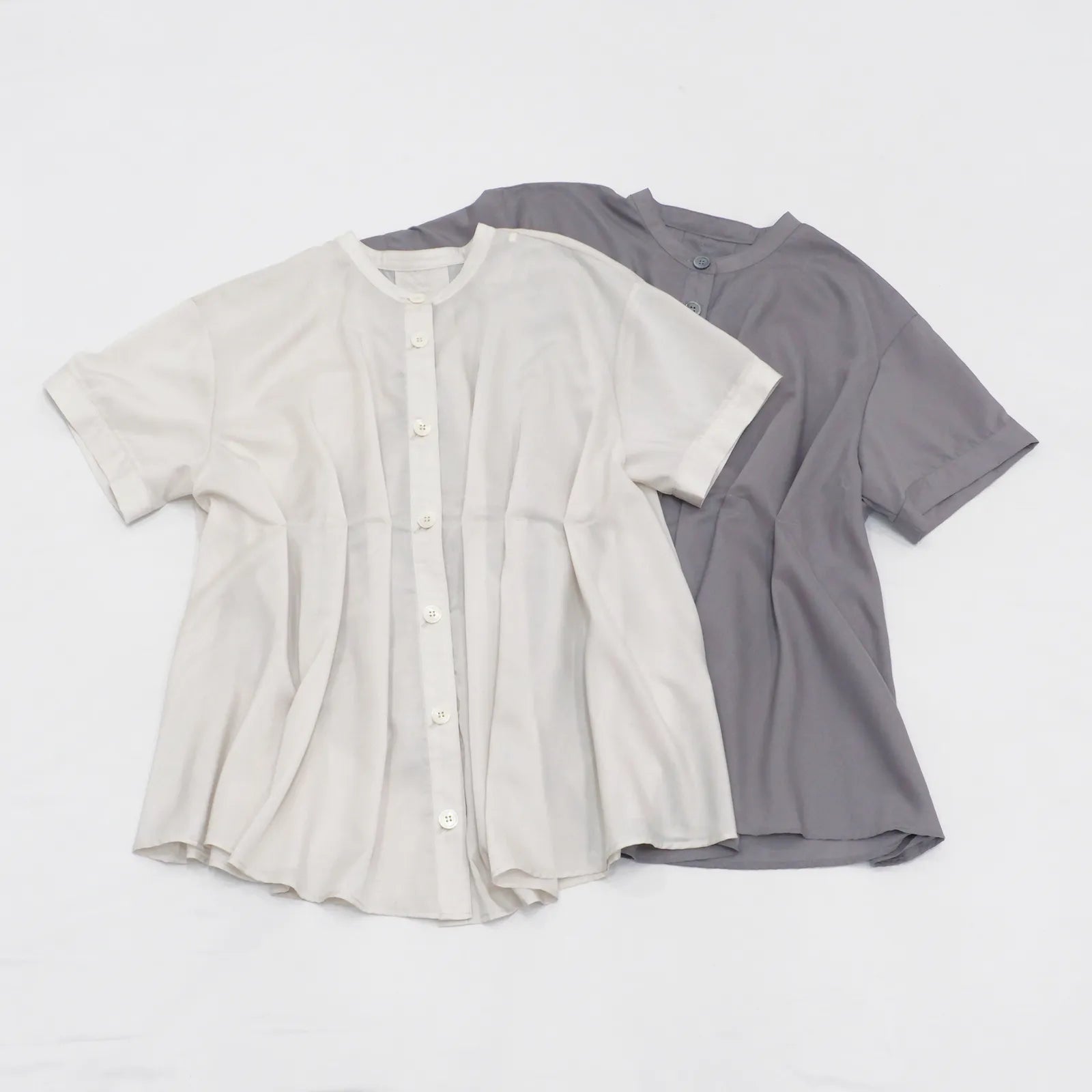 【日本製・接触冷感＆吸水速乾で汗ばむ夏の日にも心地よく】タックドレープブラウス