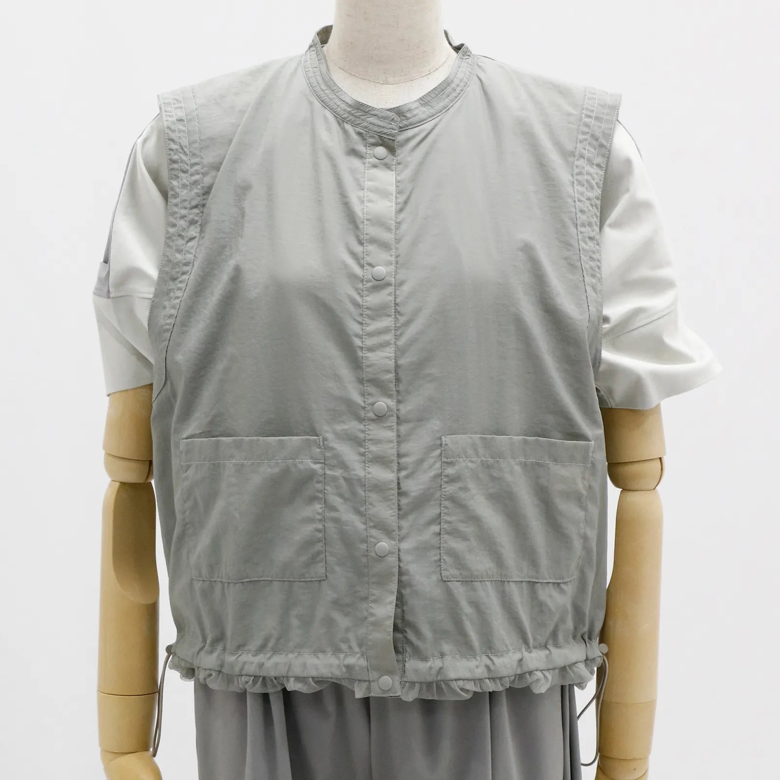 【リバーシブルで2つの表情を楽しめる】チュールリバーシブルベスト