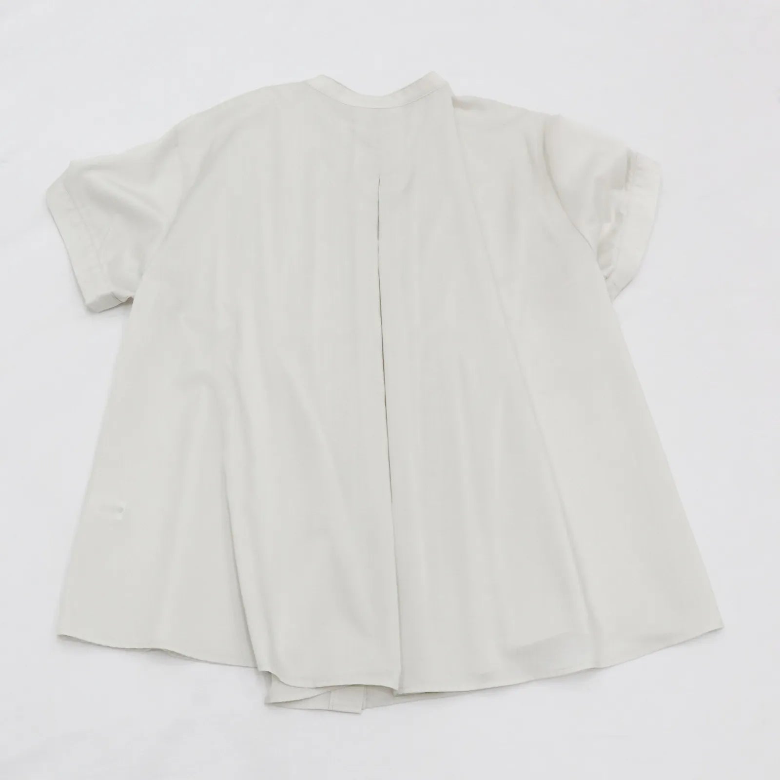 【日本製・接触冷感＆吸水速乾で汗ばむ夏の日にも心地よく】タックドレープブラウス