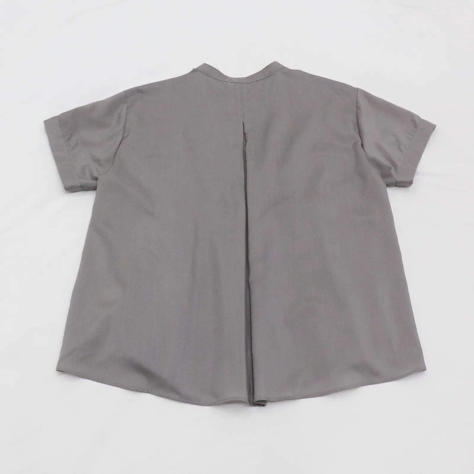 【日本製・接触冷感＆吸水速乾で汗ばむ夏の日にも心地よく】タックドレープブラウス