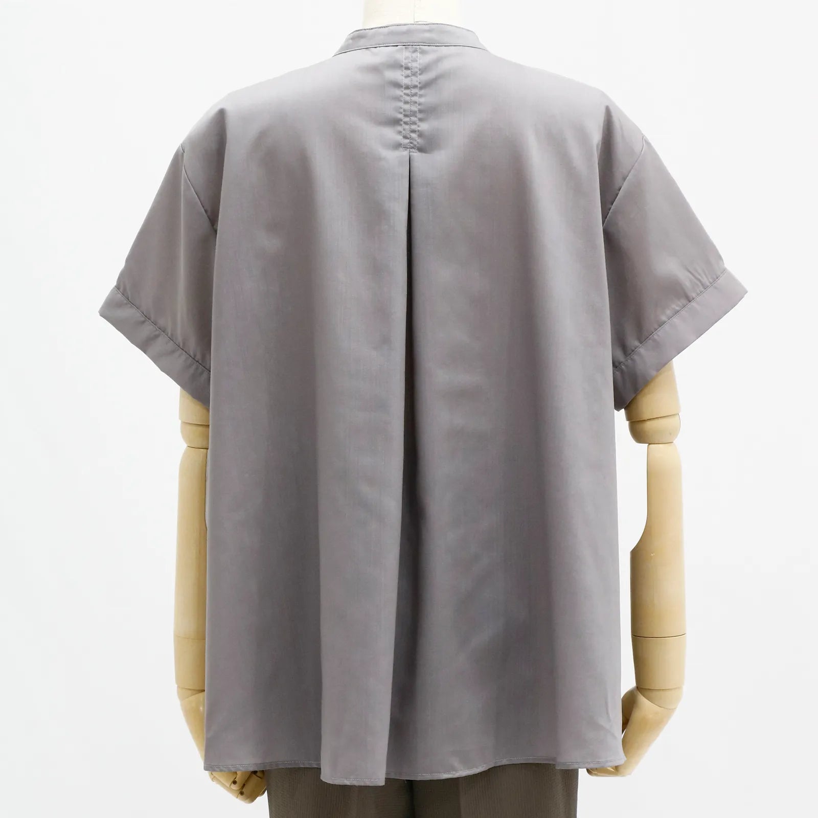 【日本製・接触冷感＆吸水速乾で汗ばむ夏の日にも心地よく】タックドレープブラウス