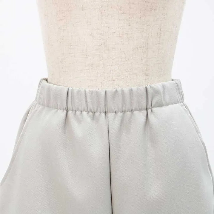 [Made in Japan, versatile] Darted pants with a brushed back