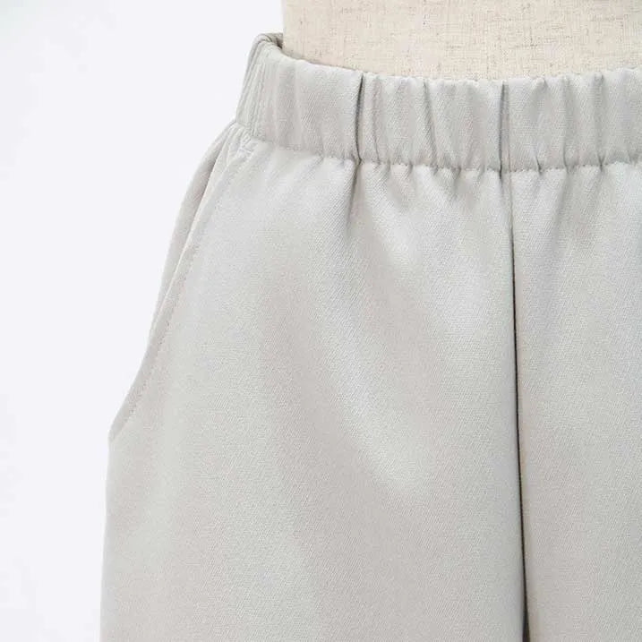 [Made in Japan, versatile] Darted pants with a brushed back