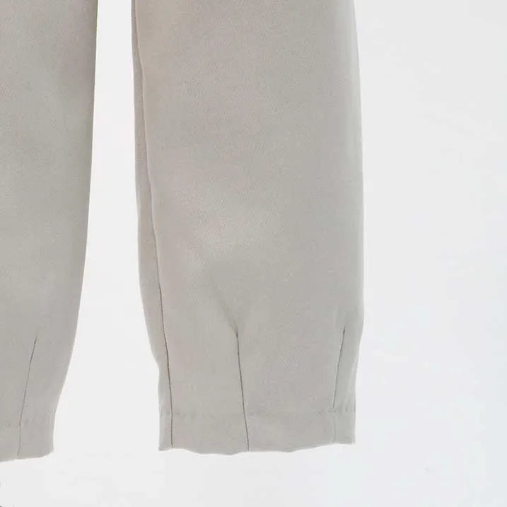 [Made in Japan, versatile] Darted pants with a brushed back