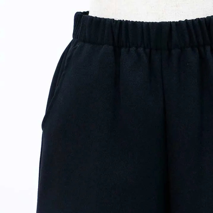 [Made in Japan, versatile] Darted pants with a brushed back
