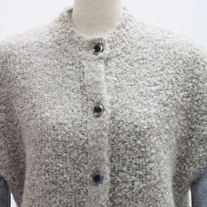 [Lightweight and gentle on the body] Knit boucle shoulder vest