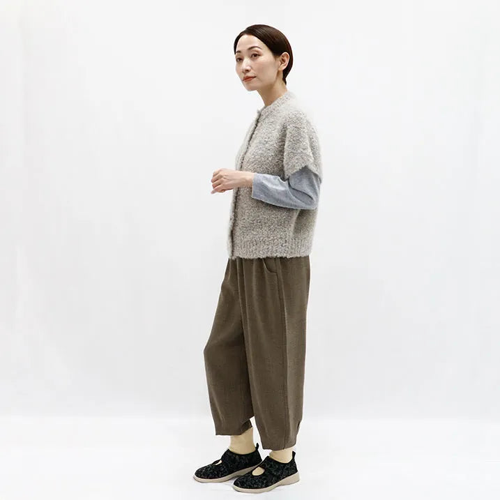 [Lightweight and gentle on the body] Knit boucle shoulder vest
