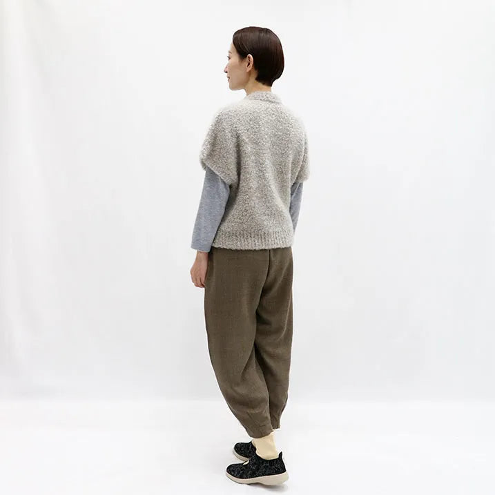 [Lightweight and gentle on the body] Knit boucle shoulder vest
