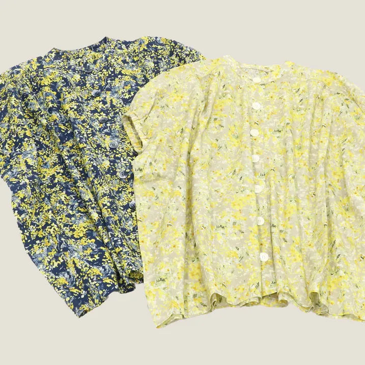 [Washable] Blurred floral print blouse