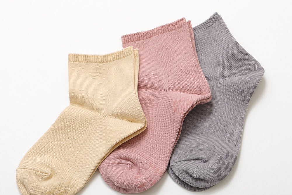 Loose fitting short socks, cotton blend, with anti-slip