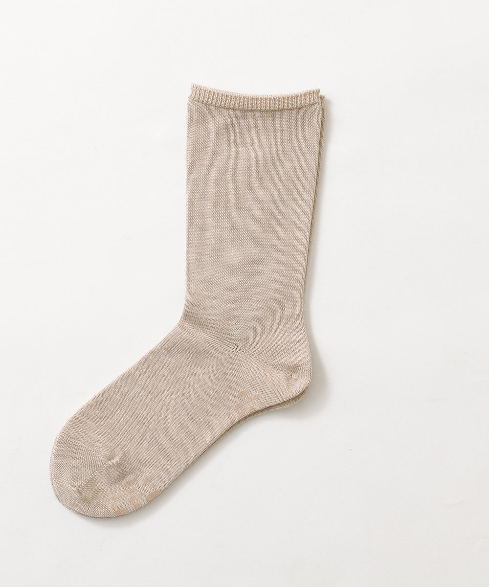 Loose fitting socks with anti-slip