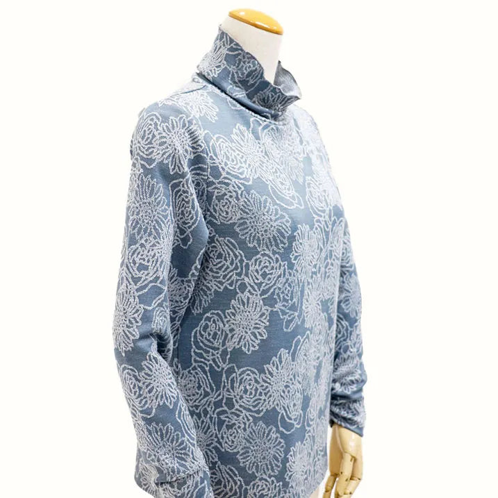 Line-drawn lace pattern pullover