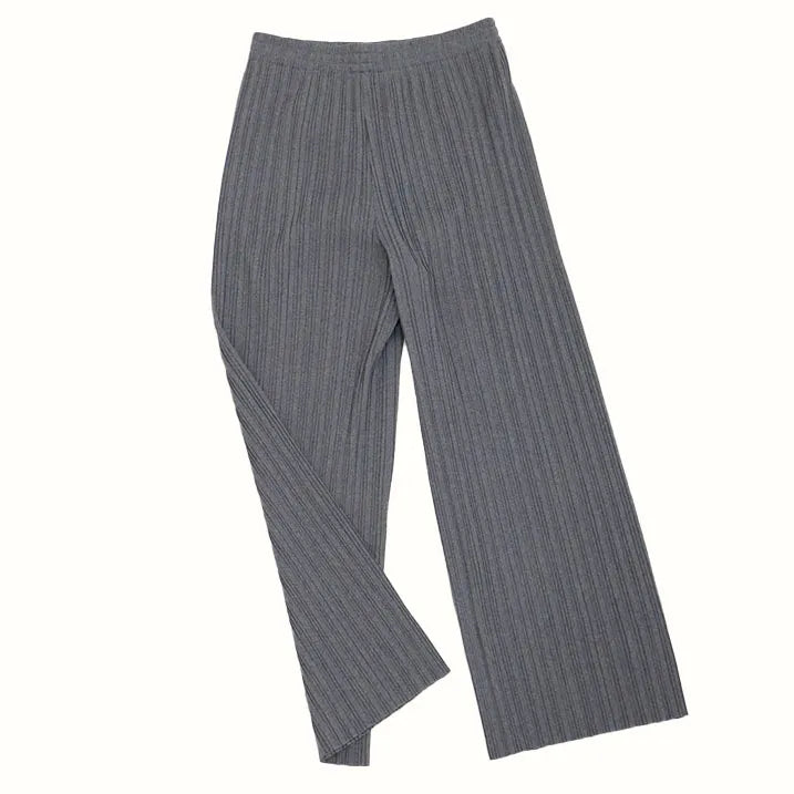 Lightly brushed pleated pants