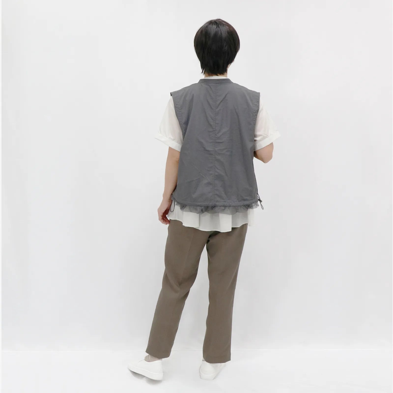 【リバーシブルで2つの表情を楽しめる】チュールリバーシブルベスト