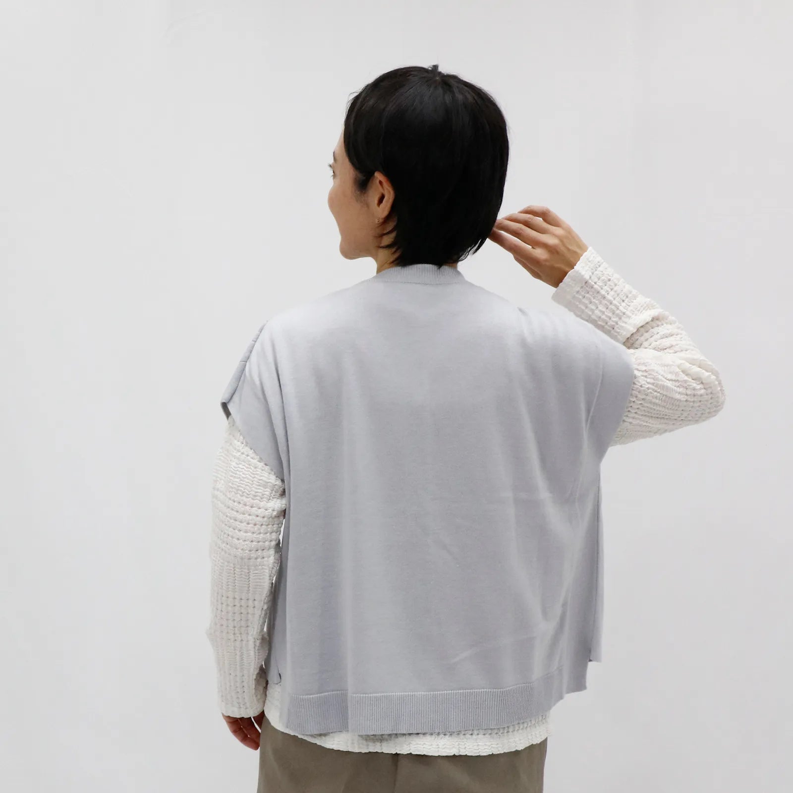 【抗菌防臭加工の立体的なベスト】プリーツニットベスト
