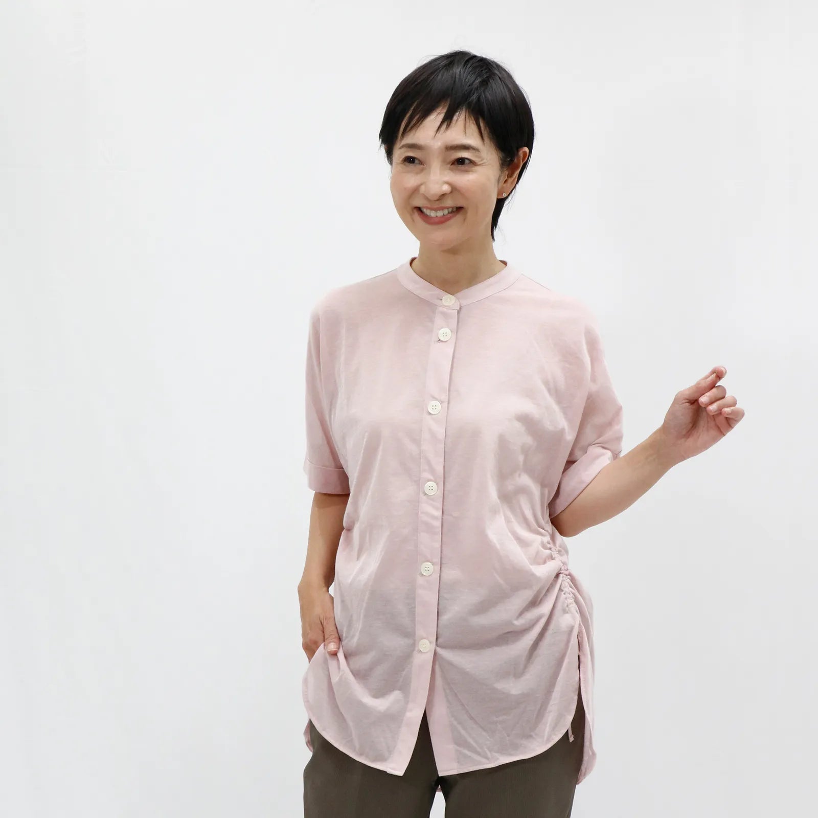 【日本製／洗練された軽やかさ】ドロストブラウス