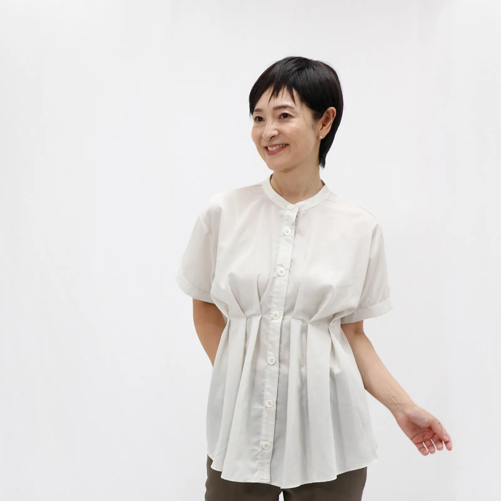 【日本製・接触冷感＆吸水速乾で汗ばむ夏の日にも心地よく】タックドレープブラウス